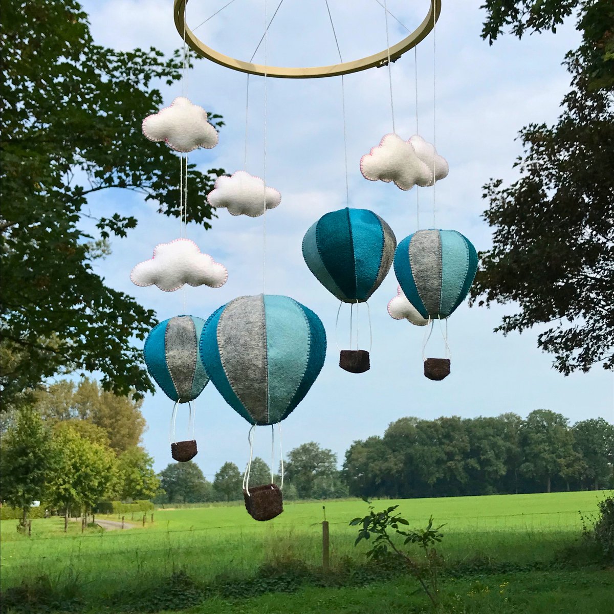 Maak T Zelf DIY Workshop Hobby Pakket Volwassenen - Luchtballon Mobiel voor Babykamer Box Blauw - Kraamcadeau - Creatief - Wolvilt - Doe het zelf Cadeau - Cadeaupakket - Workshop in een Doosje - Knutselpakket